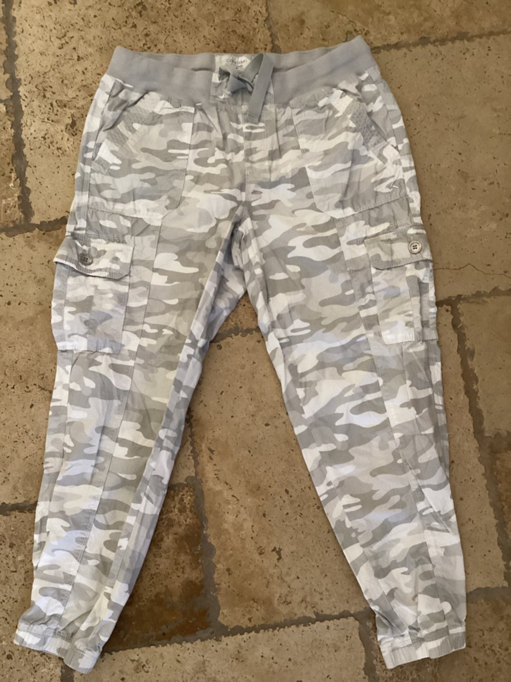 Calvin Klein Performance camo jogger SZ M
B2